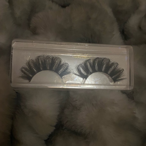 MINK Lashes - Picture 3 of 3